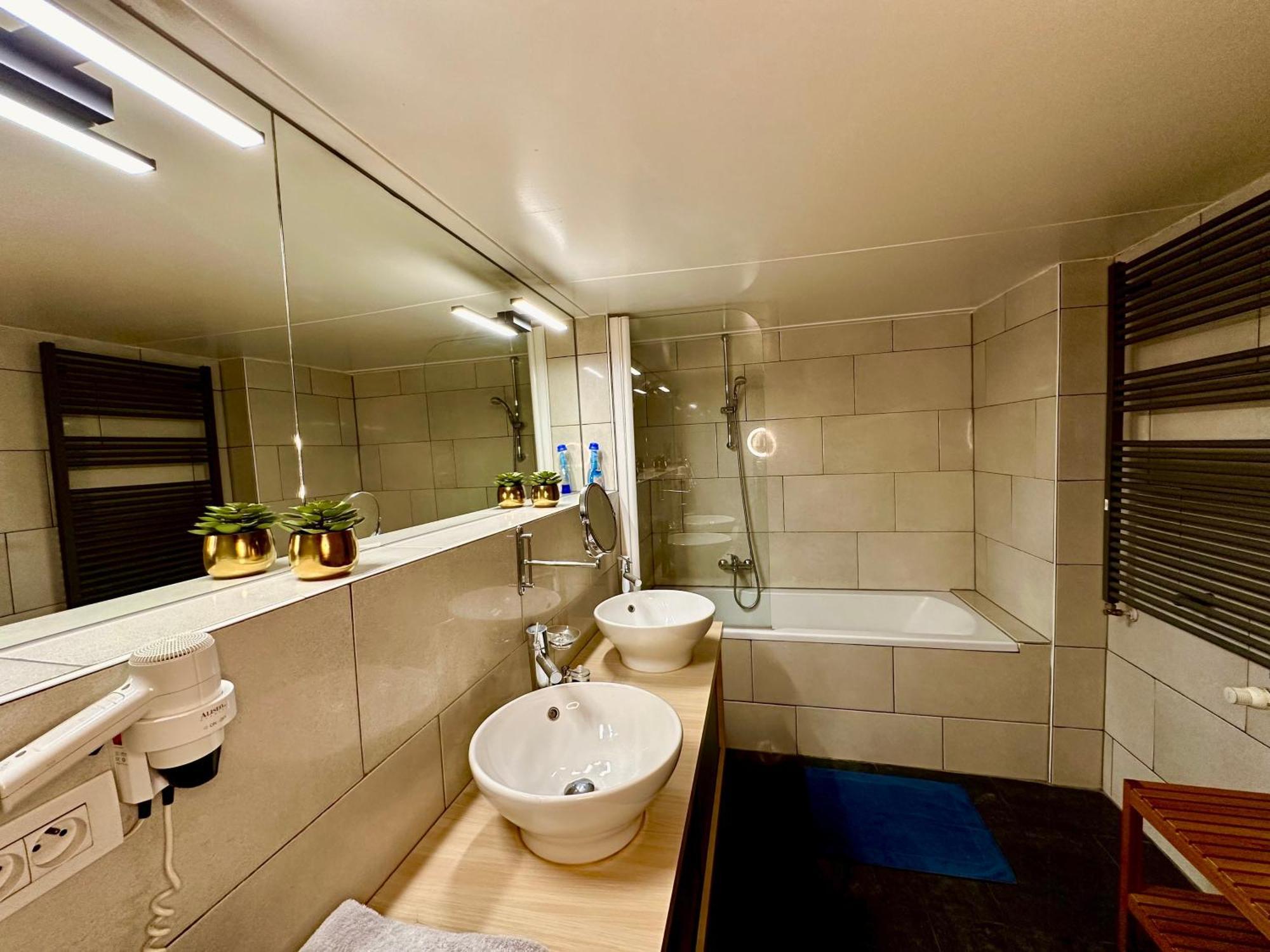 Luxury Suites Castel By Rikas Hotels Antuérpia Exterior foto