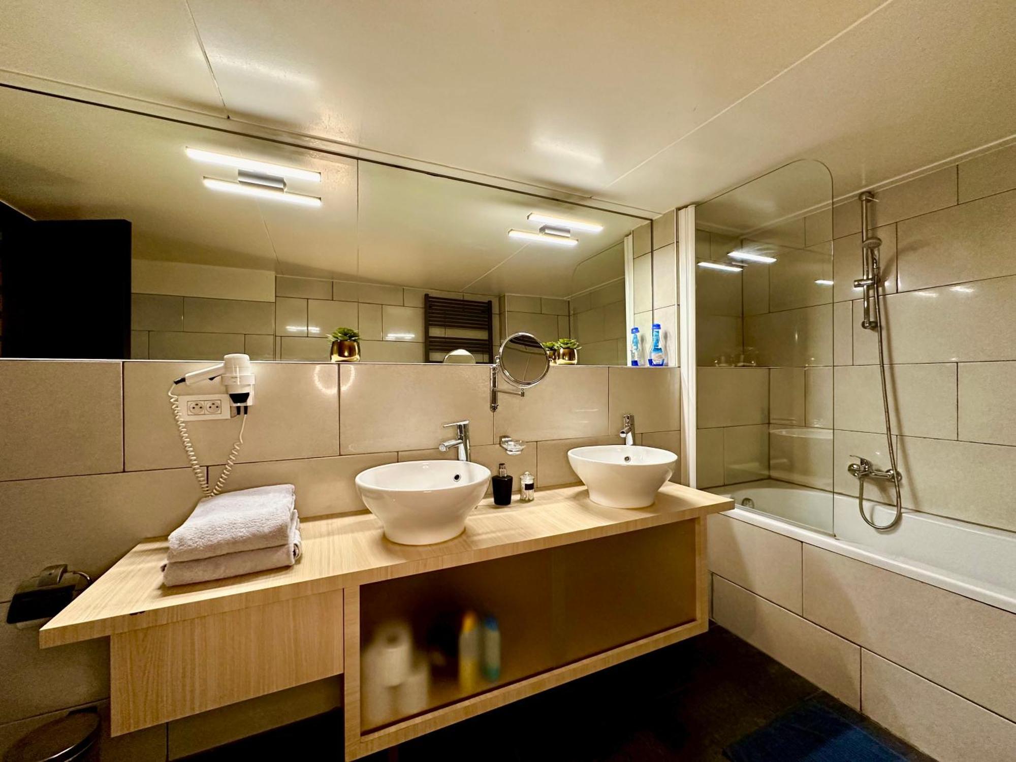 Luxury Suites Castel By Rikas Hotels Antuérpia Exterior foto